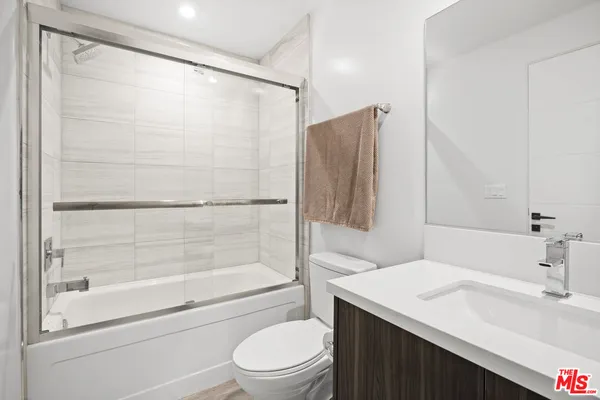 $899,000 | 6716 North Royce Lane, Van Nuys, CA 91406