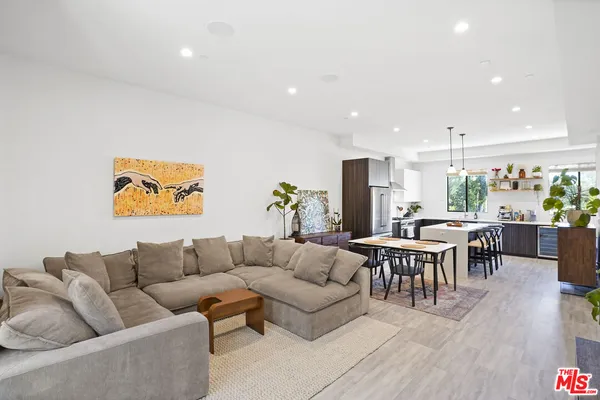 $899,000 | 6716 North Royce Lane, Van Nuys, CA 91406