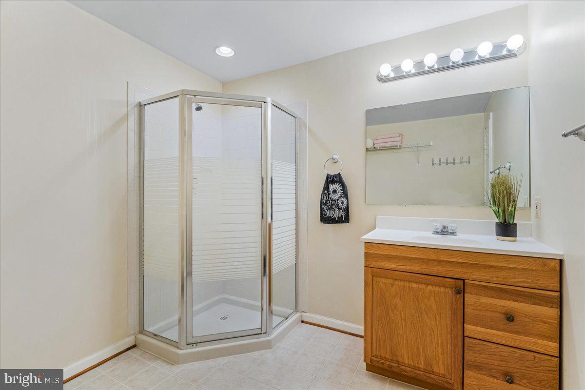 9245 Ridgefield Circle Frederick, MD 21701 - Photo 30 of 53 Lower level full bath perfect for guests.