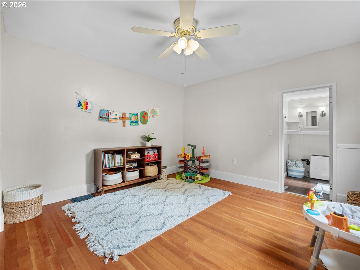 815 Shipping Street Northeast Salem, OR 97301 - Photo 18 of 45 a room with furniture and a wooden floor