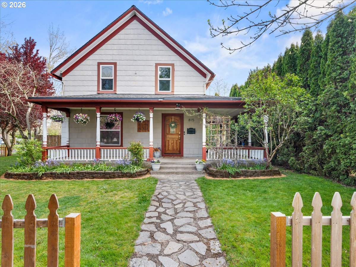 815 Shipping Street Northeast Salem, OR 97301 - Photo 2 of 45 a front view of a house with a yard