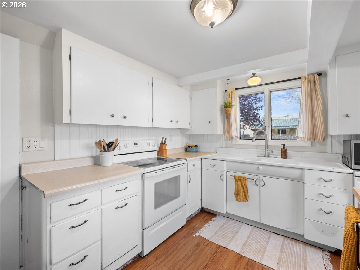 815 Shipping Street Northeast Salem, OR 97301 - Photo 22 of 45 a white kitchen with sink and cabinets