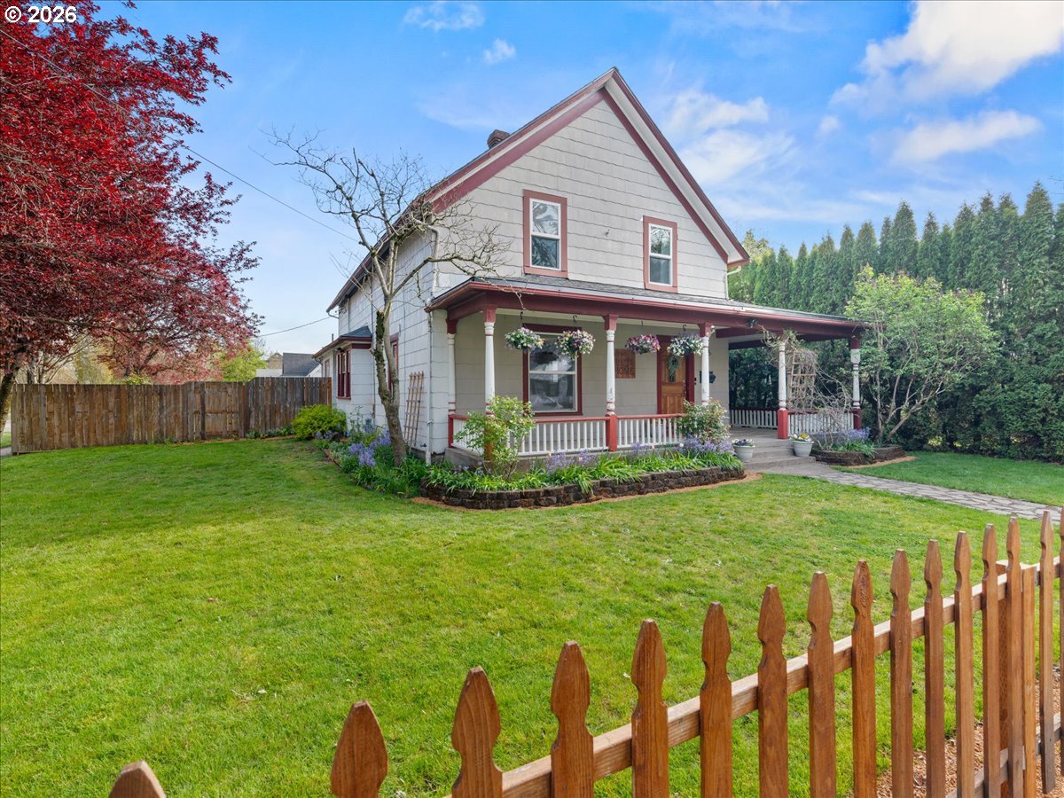 815 Shipping Street Northeast Salem, OR 97301 - Photo 4 of 45 a view of a house with backyard and porch