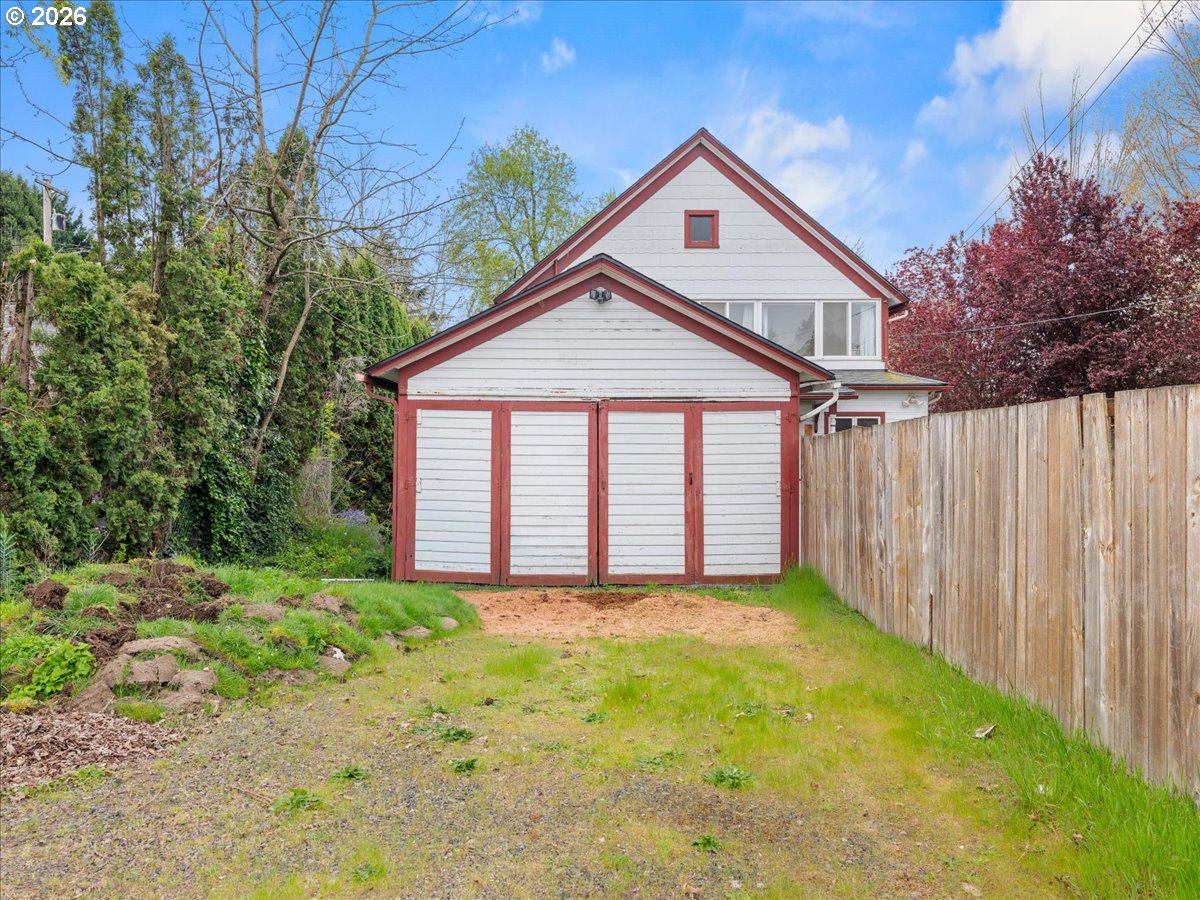 815 Shipping Street Northeast Salem, OR 97301 - Photo 45 of 45 a front view of a house with a yard and garage