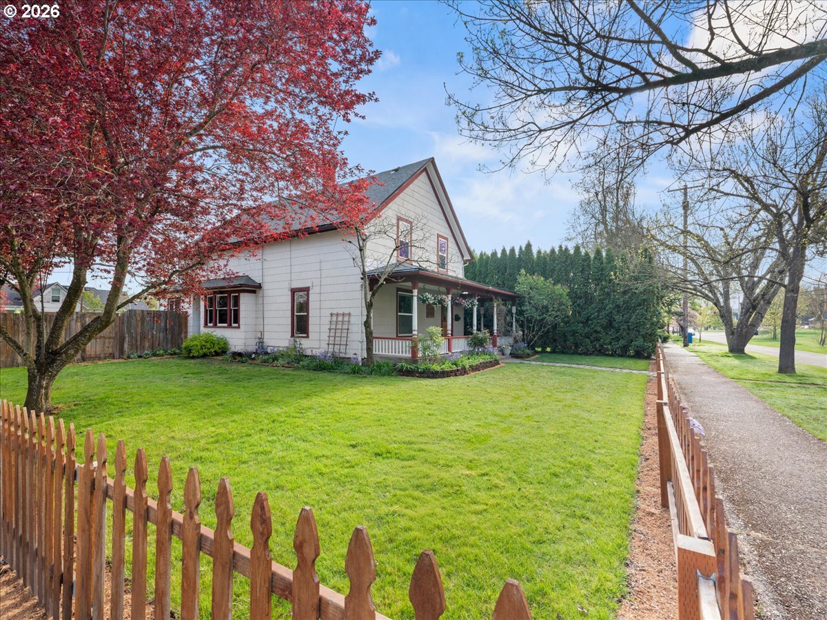 815 Shipping Street Northeast Salem, OR 97301 - Photo 5 of 45 a view of a house with a yard