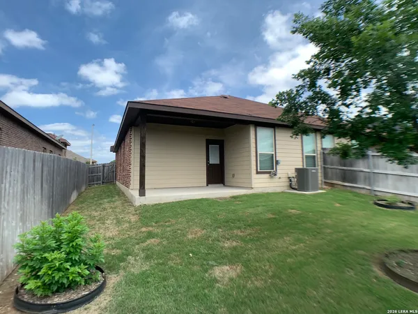 $1,695 | 354 Creekside Curve, New Braunfels, TX 78130