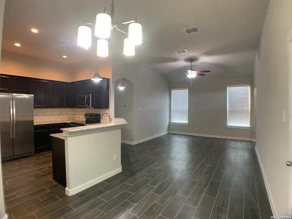 $1,695 | 354 Creekside Curve, New Braunfels, TX 78130