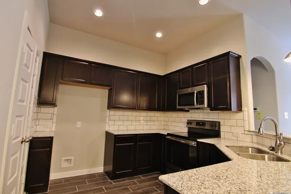 $1,695 | 354 Creekside Curve, New Braunfels, TX 78130