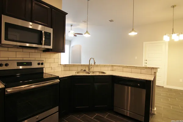 $1,695 | 354 Creekside Curve, New Braunfels, TX 78130