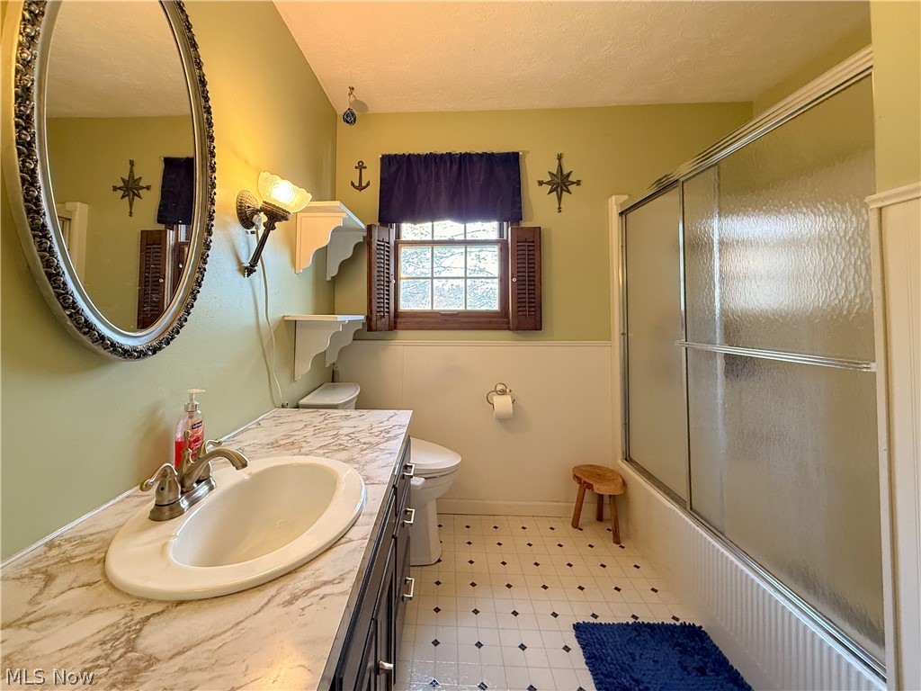 2470 Stiegler Road Valley City, OH 44280 - Photo 31 of 46 Upstairs Full Bath
