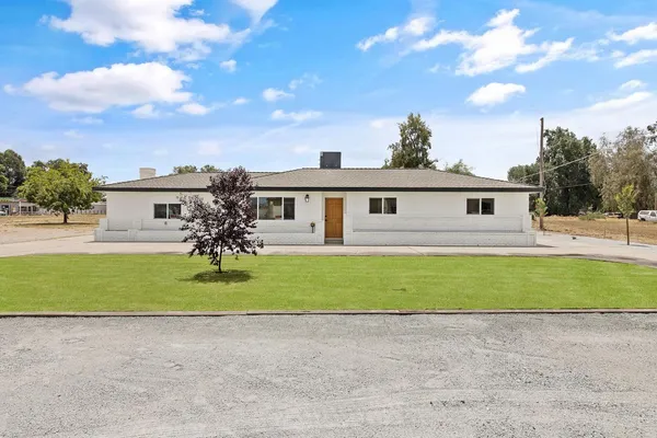 $484,900 | 6125 East Mt Whitney Avenue, Laton, CA 93242