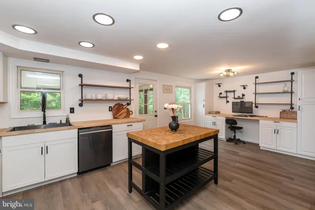 $360,000 | 815 Berrywood Lane, Absecon, NJ 08205