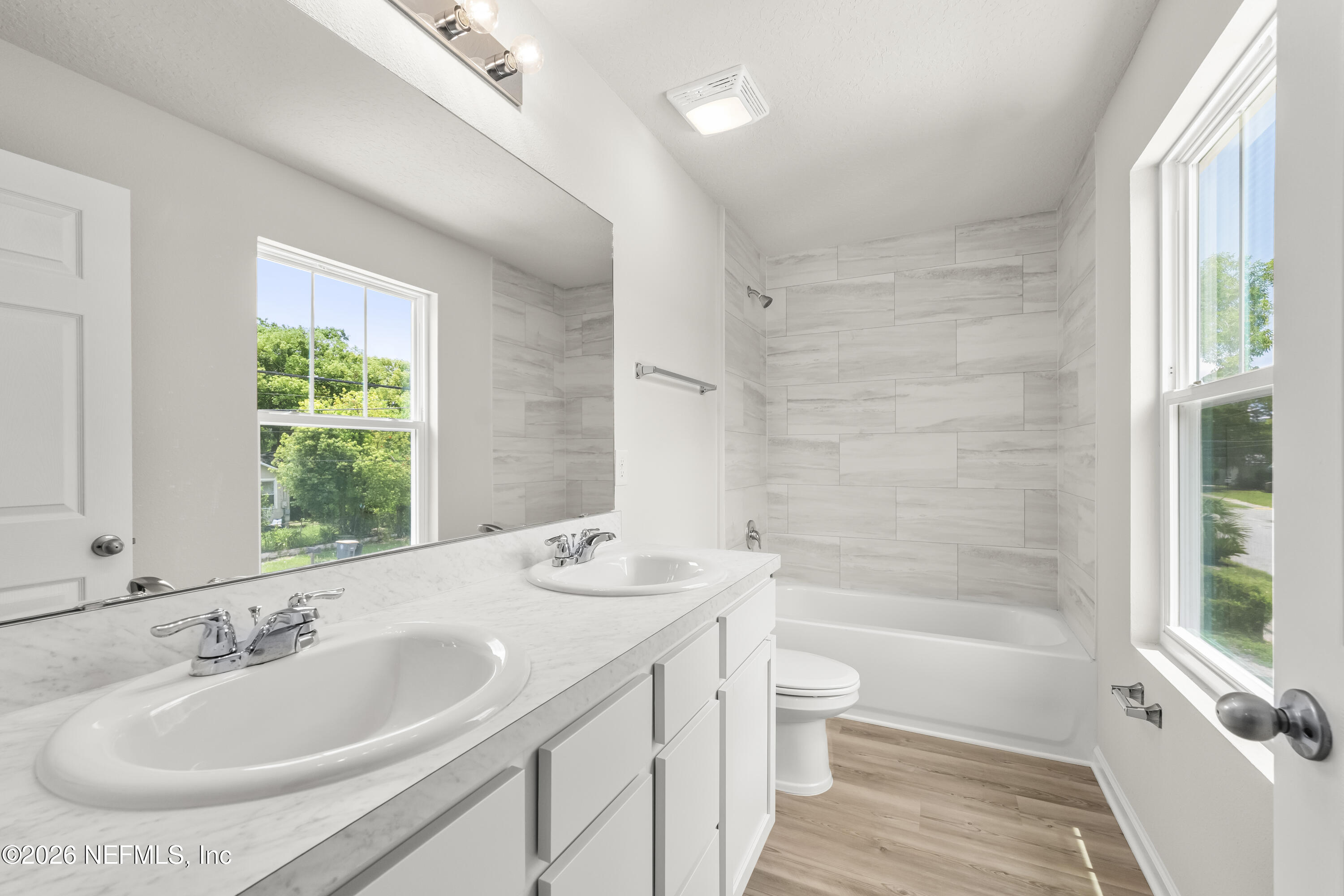 4296 Gilbert Street Jacksonville, FL 32207 - Photo 26 of 30 Primary Bathroom