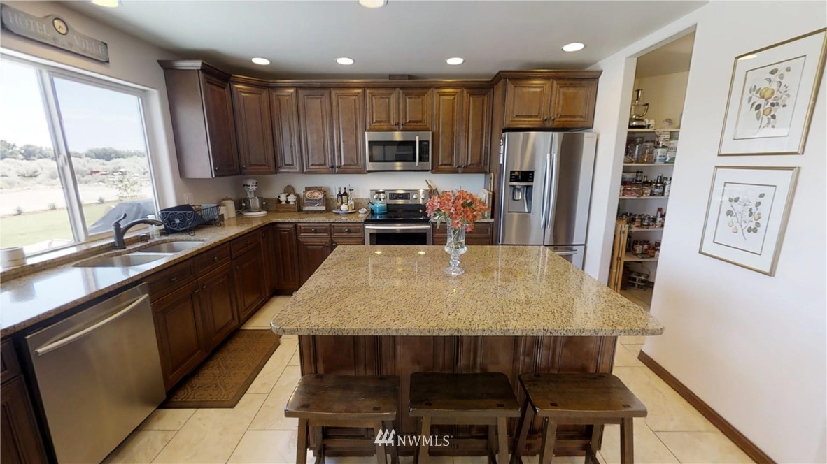 5625 Rd J.4 Northeast Moses Lake, WA 98837 - Photo 11 of 24 Gallery Image 11