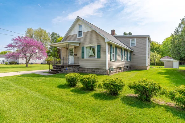$310,000 | 817 Oak Street, Manistee, MI 49660