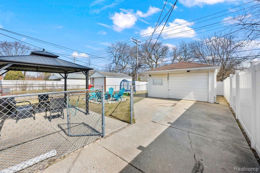 23062 Lexington Avenue Eastpointe, MI 48021 - Photo 23 of 29