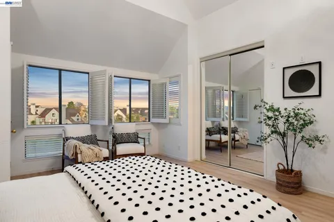 $895,000 | 6 Invincible Court, Unit F40, Alameda, CA 94501
