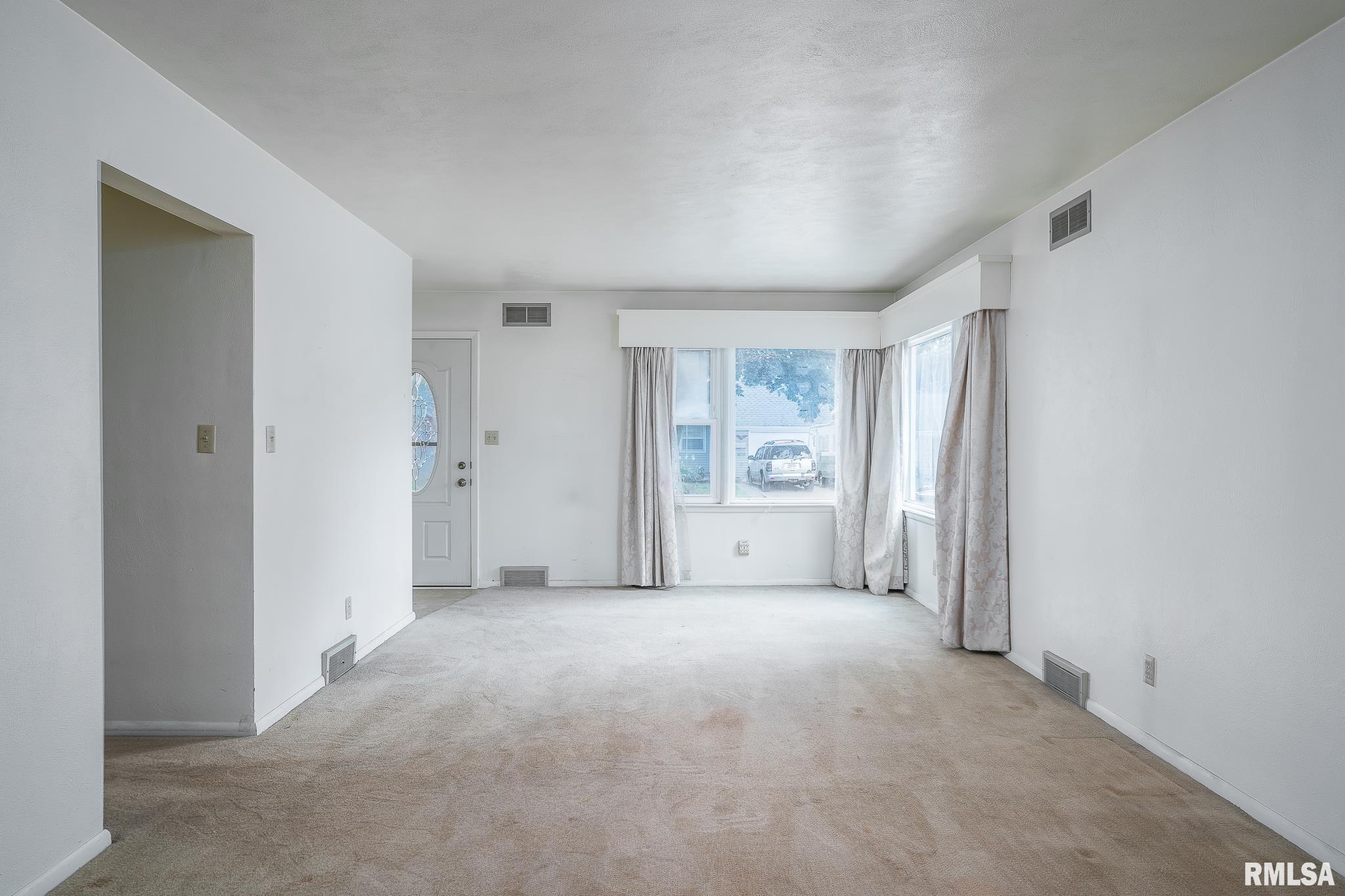 3005 15th Street Moline, IL 61265 - Photo 4 of 18