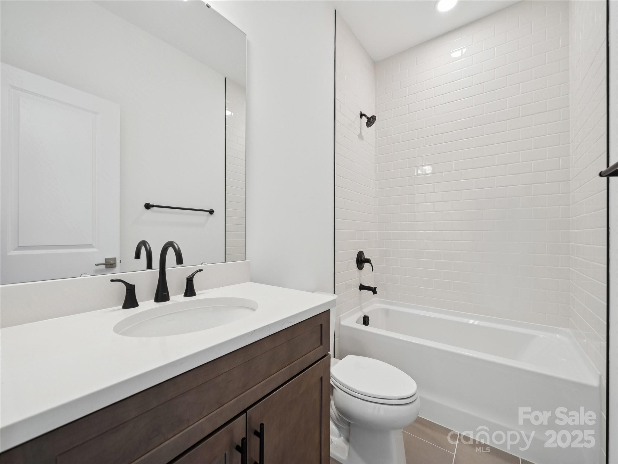 5311 Vernon Rdg Road, Unit 118 Huntersville, NC 28078 - Photo 14 of 22 a bathroom with a sink a toilet and a bathtub