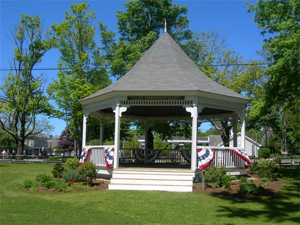 8 Red Cedar Circle Dennis, MA 02638 - Photo 12 of 18 a front view of a house with garden