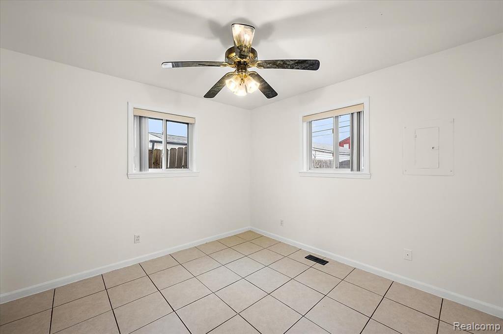 32416 Exeter Drive Warren, MI 48092 - Photo 23 of 33