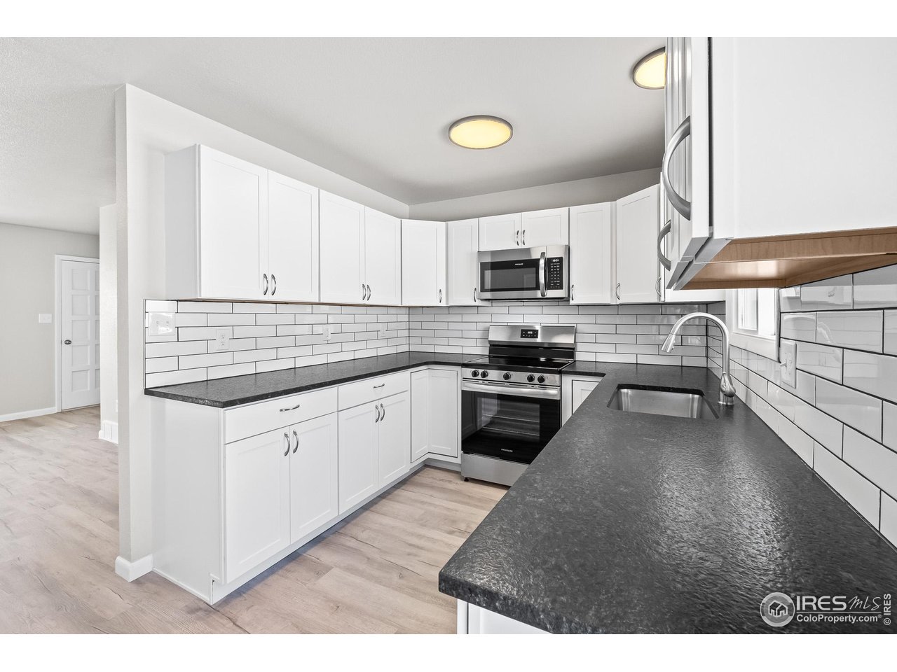 913 50th Avenue Greeley, CO 80634 - Photo 8 of 37