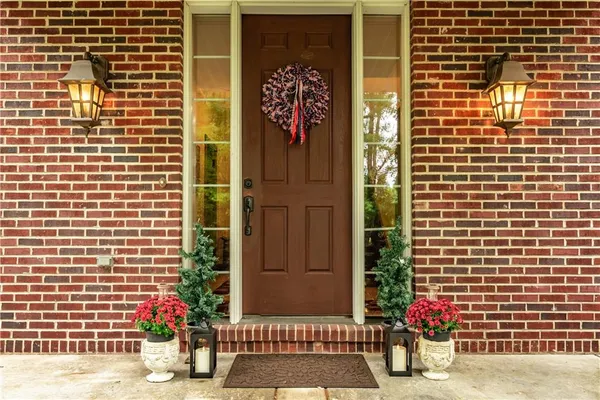 a view of entryway door of the house