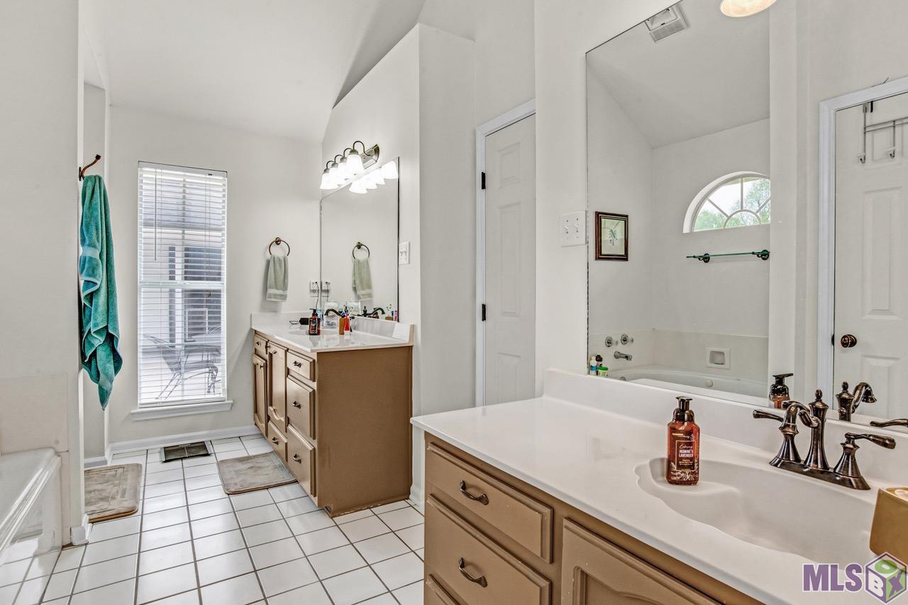 11111 Paddock Avenue Baton Rouge, LA 70816 - Photo 7 of 10