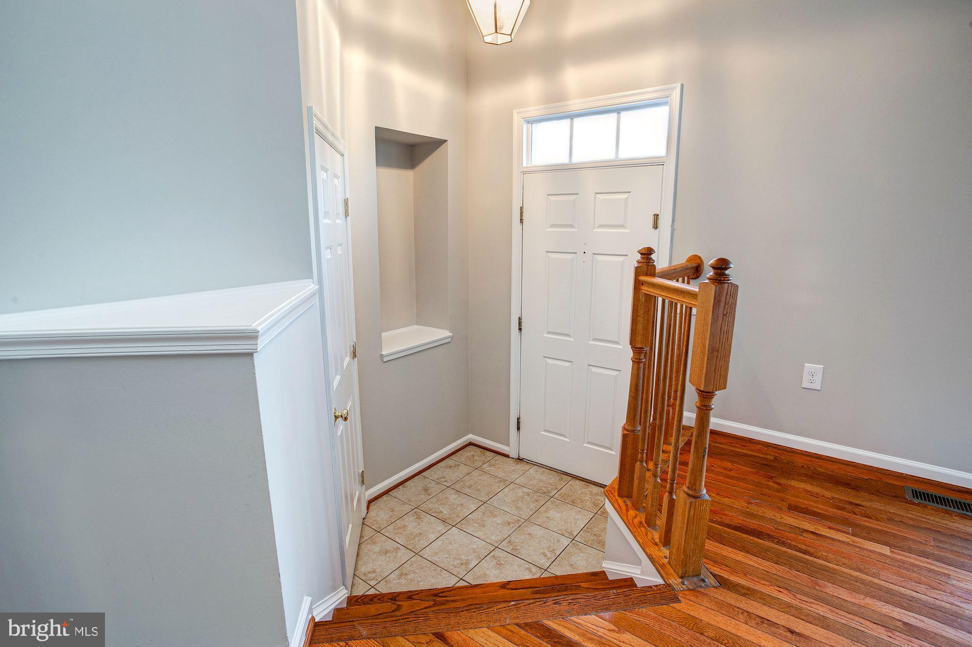 1806 Country Run Way Frederick, MD 21702 - Photo 3 of 40 Foyer