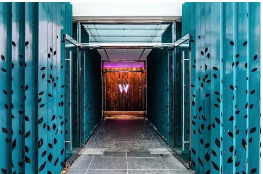 45 Ivan Allen Jr Boulevard Northwest, Unit 1806 Atlanta, GA 30308 - Photo 11 of 13 a view of backyard with pathway