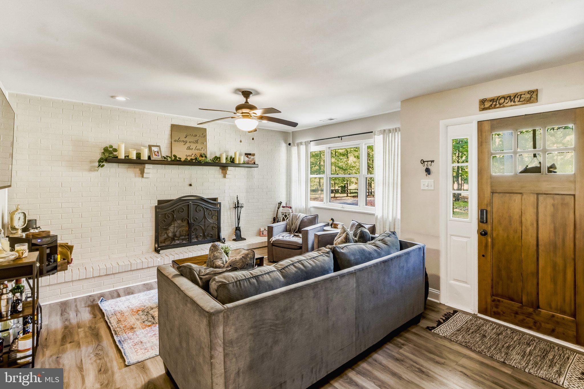 14 Tuckerton Road Shamong, NJ 08088 - Photo 5 of 27 Cozy living space with natural light.