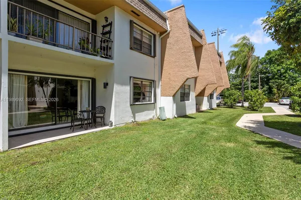 a view of a house with backyard and porch