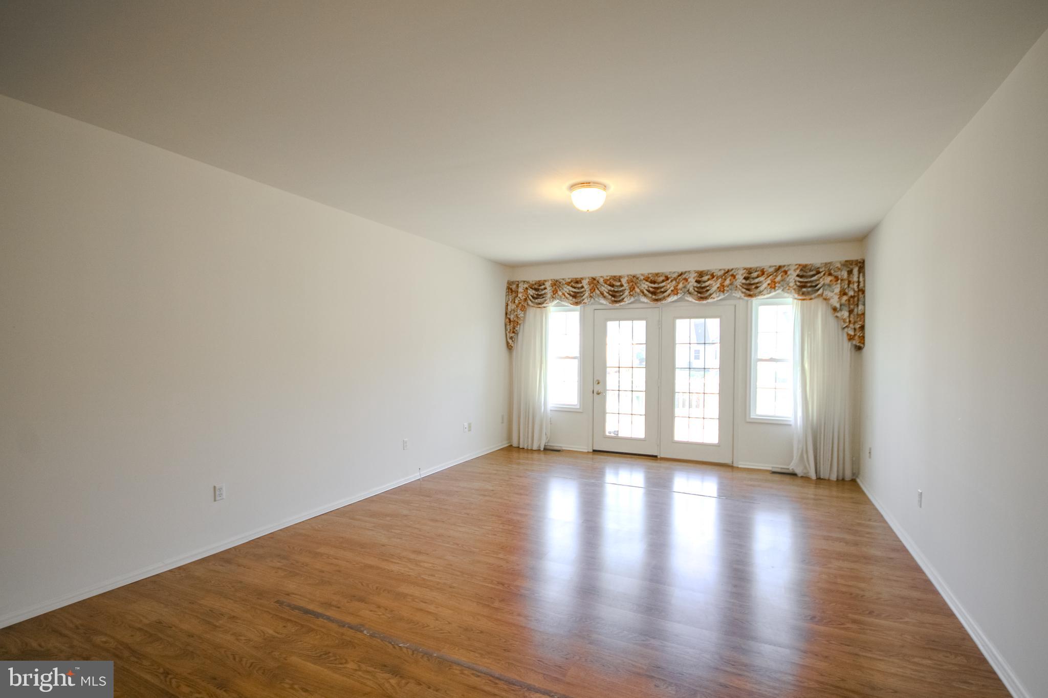 918 Winding Way Salisbury, MD 21804 - Photo 4 of 49 Living room