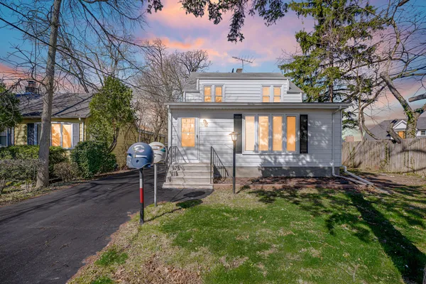 $895,000 | 1950 Monroe Avenue, Glenview, IL 60025