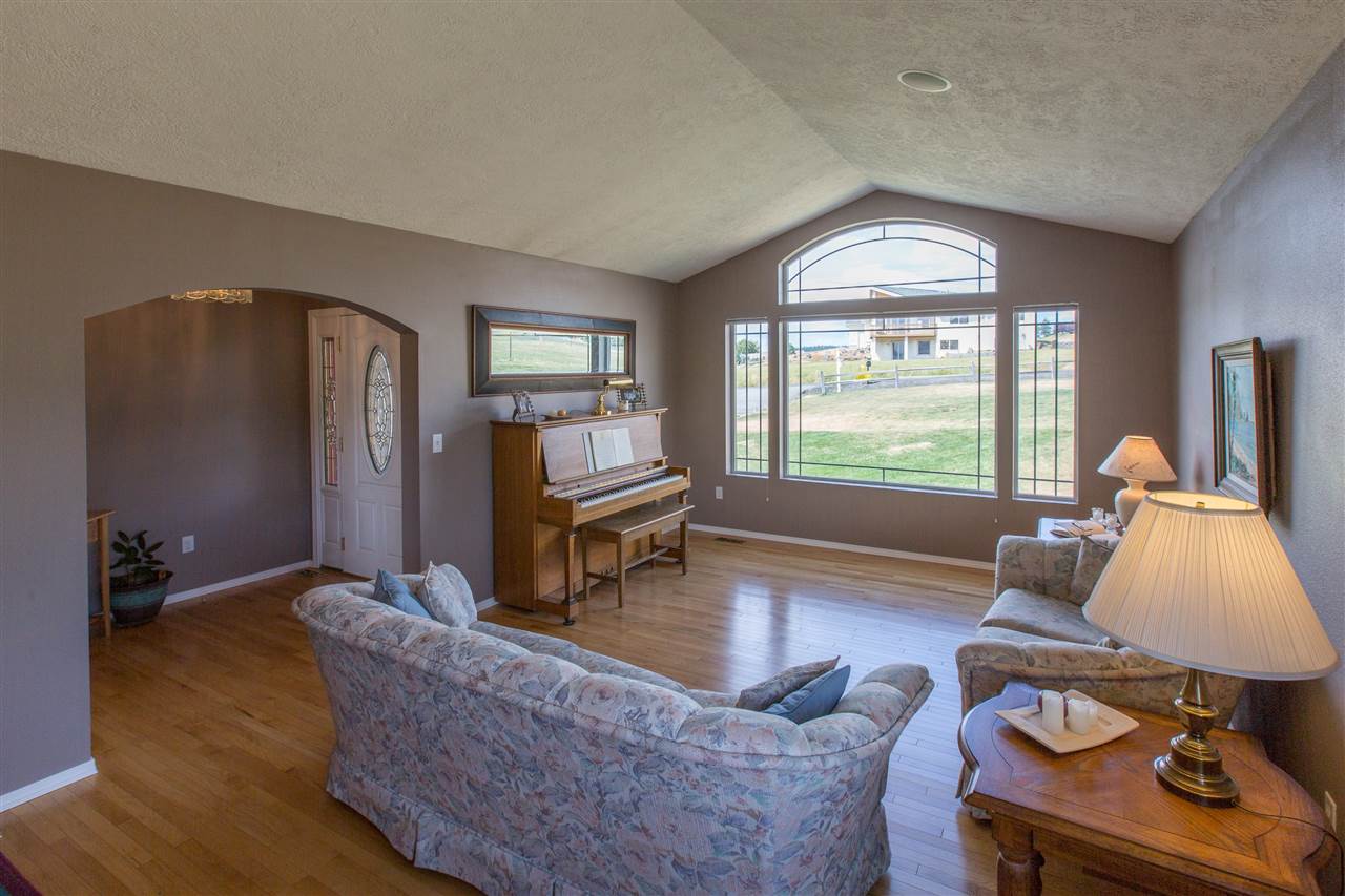 14904 East Meadows Road Mica, WA 99023 - Photo 4 of 20 Gallery Image 4