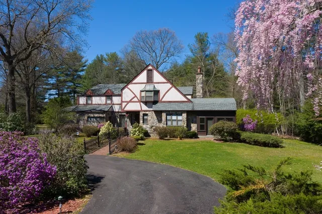 $1,000,000 | 242 Eastwood Drive, Westfield, MA 01085