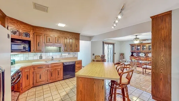 $950,000 | 242 Eastwood Drive, Westfield, MA 01085