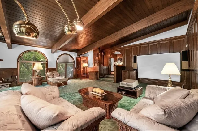 $1,000,000 | 242 Eastwood Drive, Westfield, MA 01085