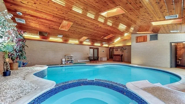 $1,000,000 | 242 Eastwood Drive, Westfield, MA 01085