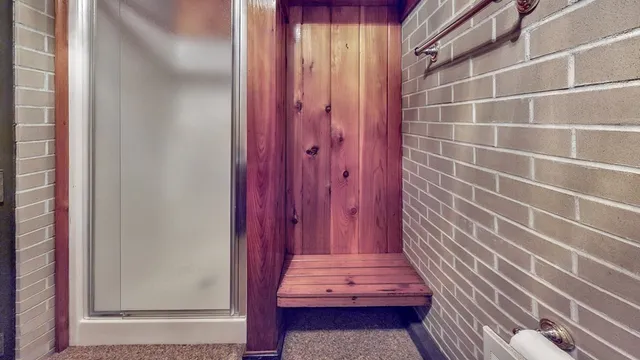 $1,000,000 | 242 Eastwood Drive, Westfield, MA 01085