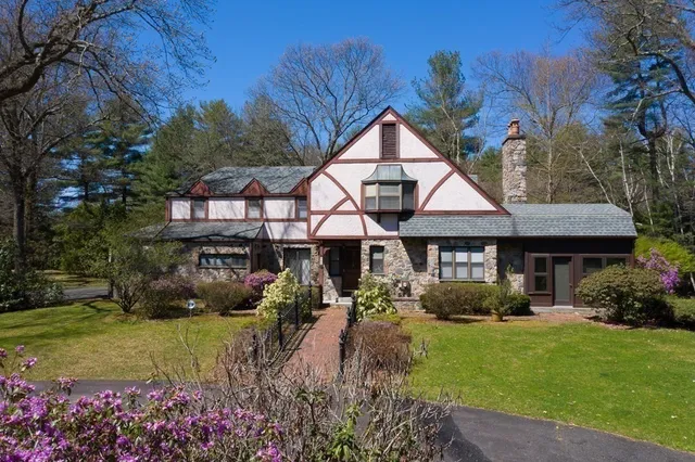 $1,000,000 | 242 Eastwood Drive, Westfield, MA 01085