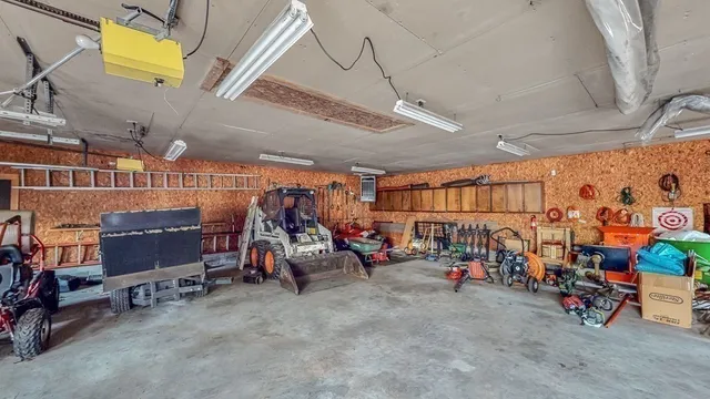 $1,000,000 | 242 Eastwood Drive, Westfield, MA 01085