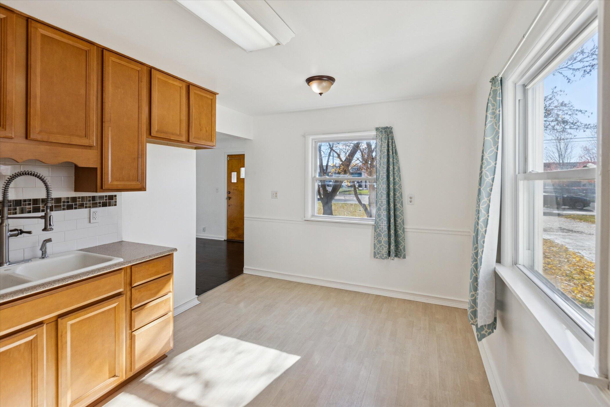 1037 East Hill Road Grand Blanc, MI 48507 - Photo 11 of 28 13