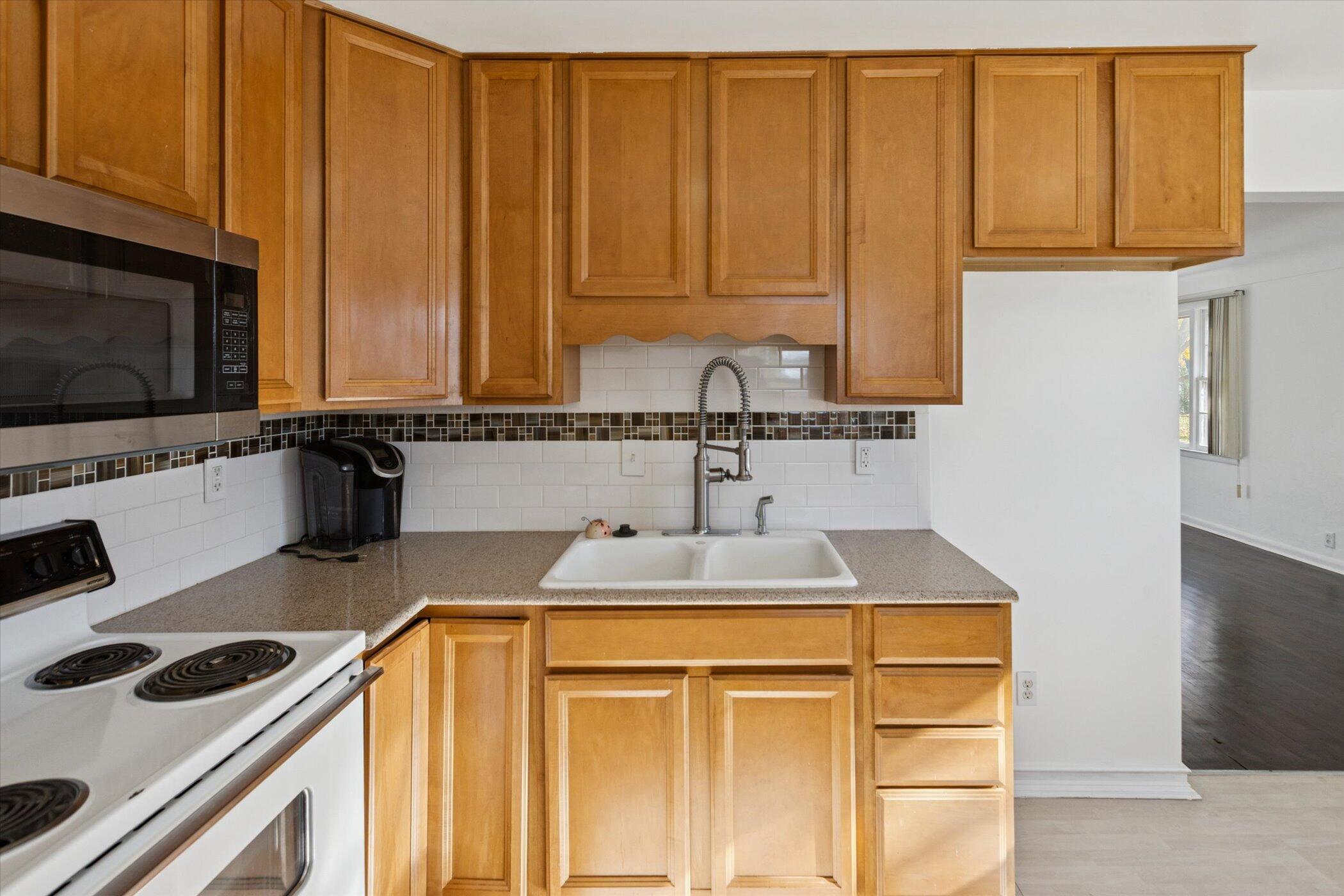 1037 East Hill Road Grand Blanc, MI 48507 - Photo 12 of 28 14