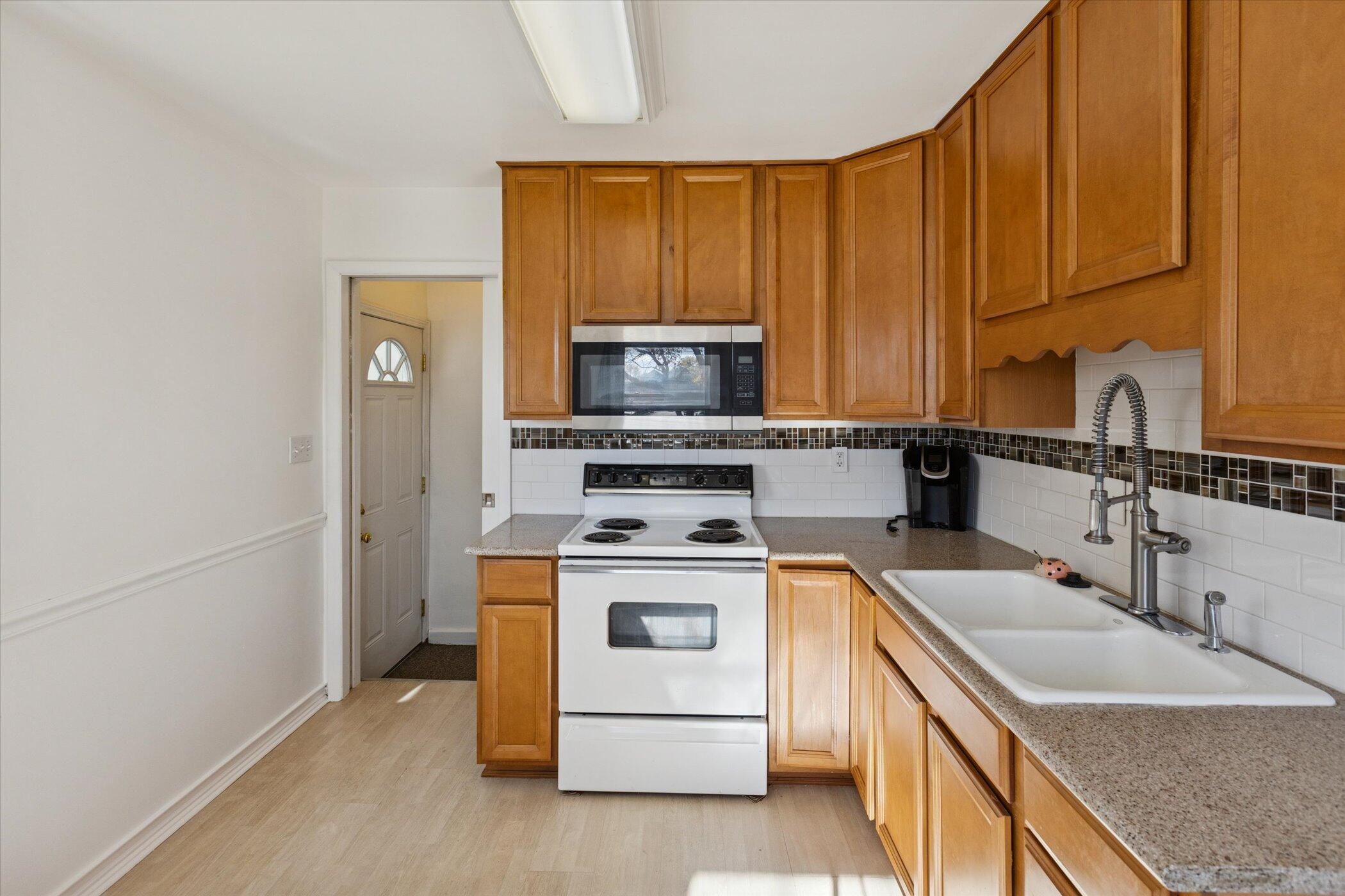 1037 East Hill Road Grand Blanc, MI 48507 - Photo 13 of 28 15