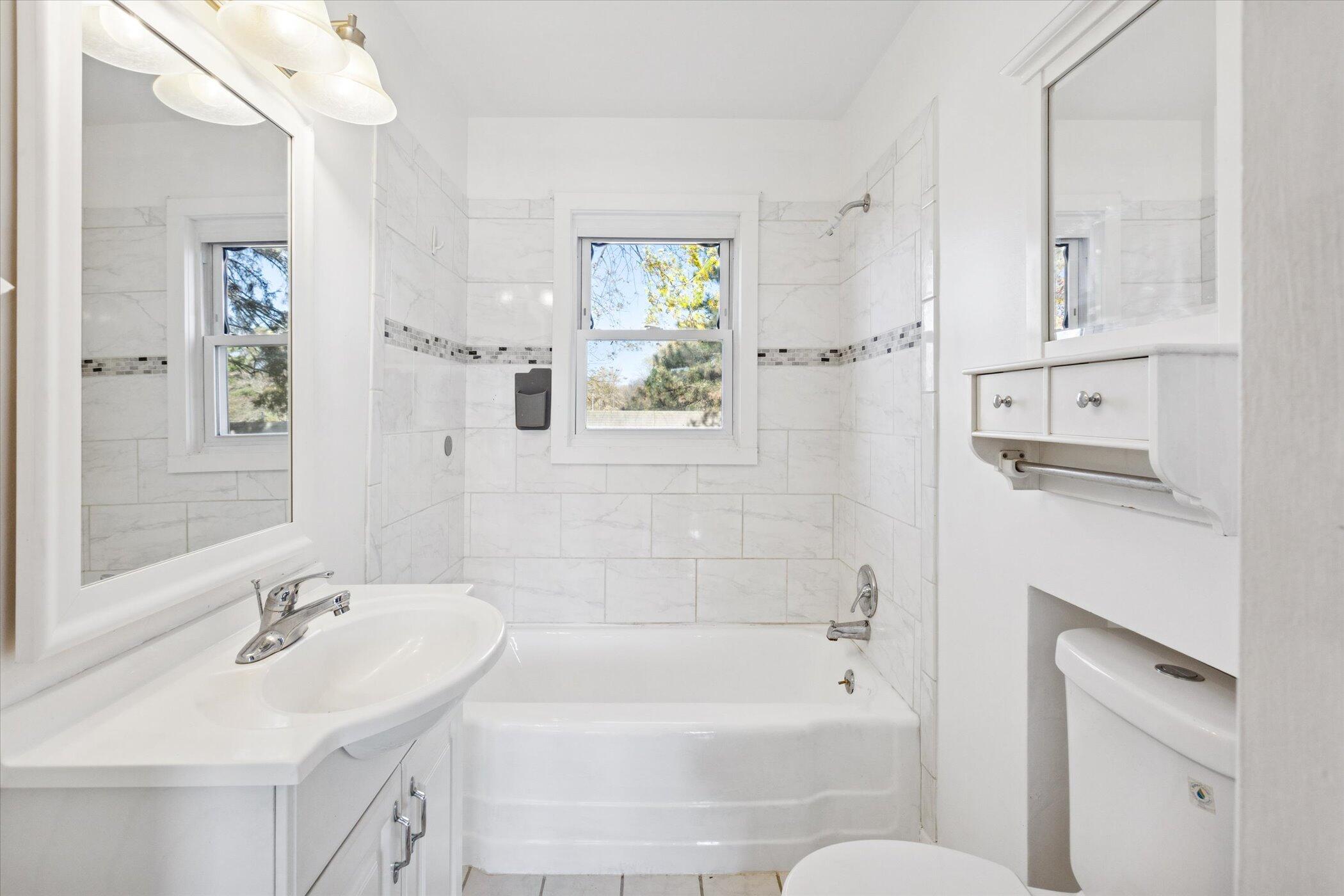 1037 East Hill Road Grand Blanc, MI 48507 - Photo 17 of 28 25