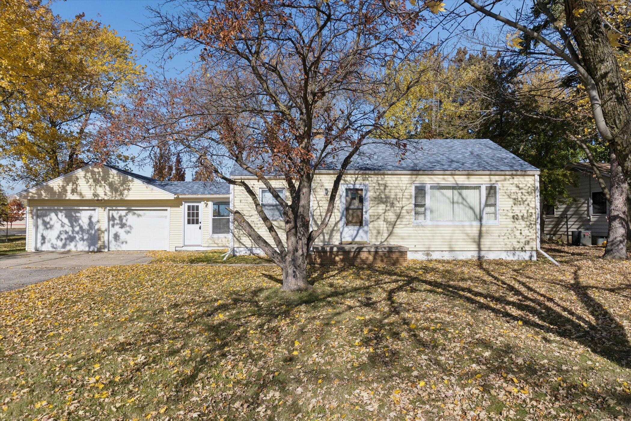 1037 East Hill Road Grand Blanc, MI 48507 - Photo 2 of 28 2