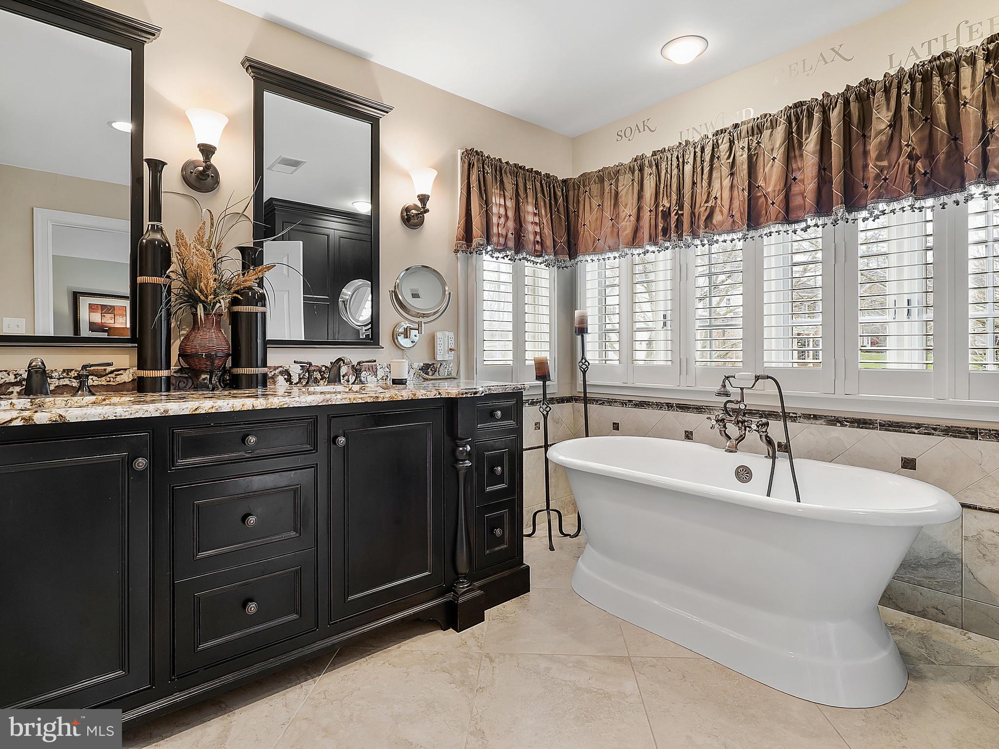 122 Seahawk Lane Edgewater, MD 21037 - Photo 33 of 65 Spa-like master, soak in this deep tub