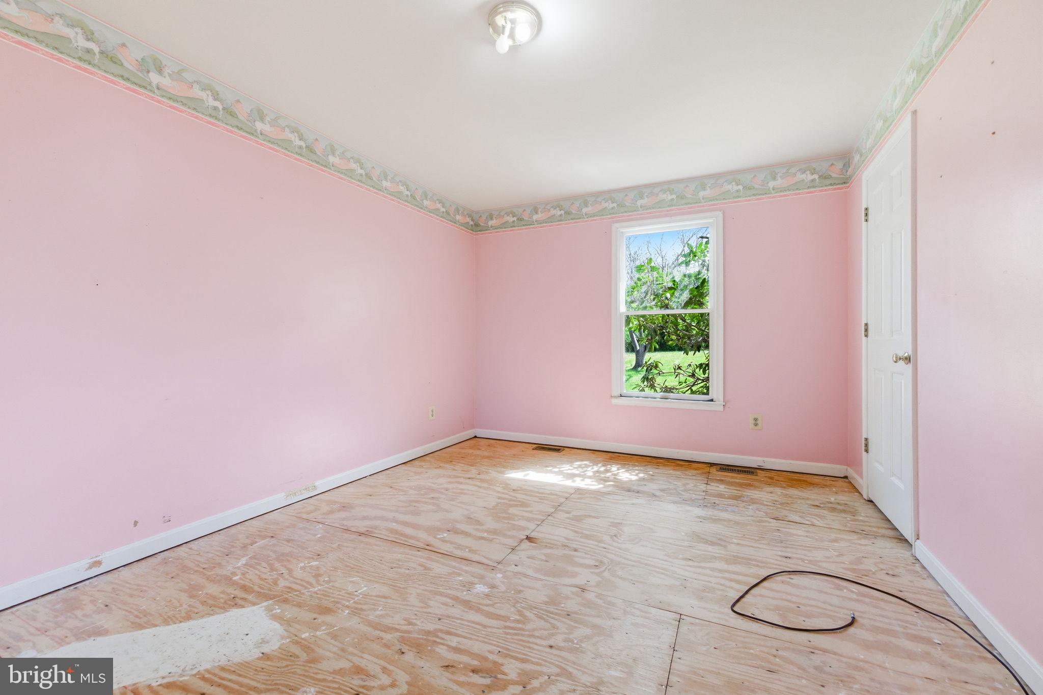 4004 Indian Run Road Amissville, VA 20106 - Photo 16 of 52 Second Bedrom