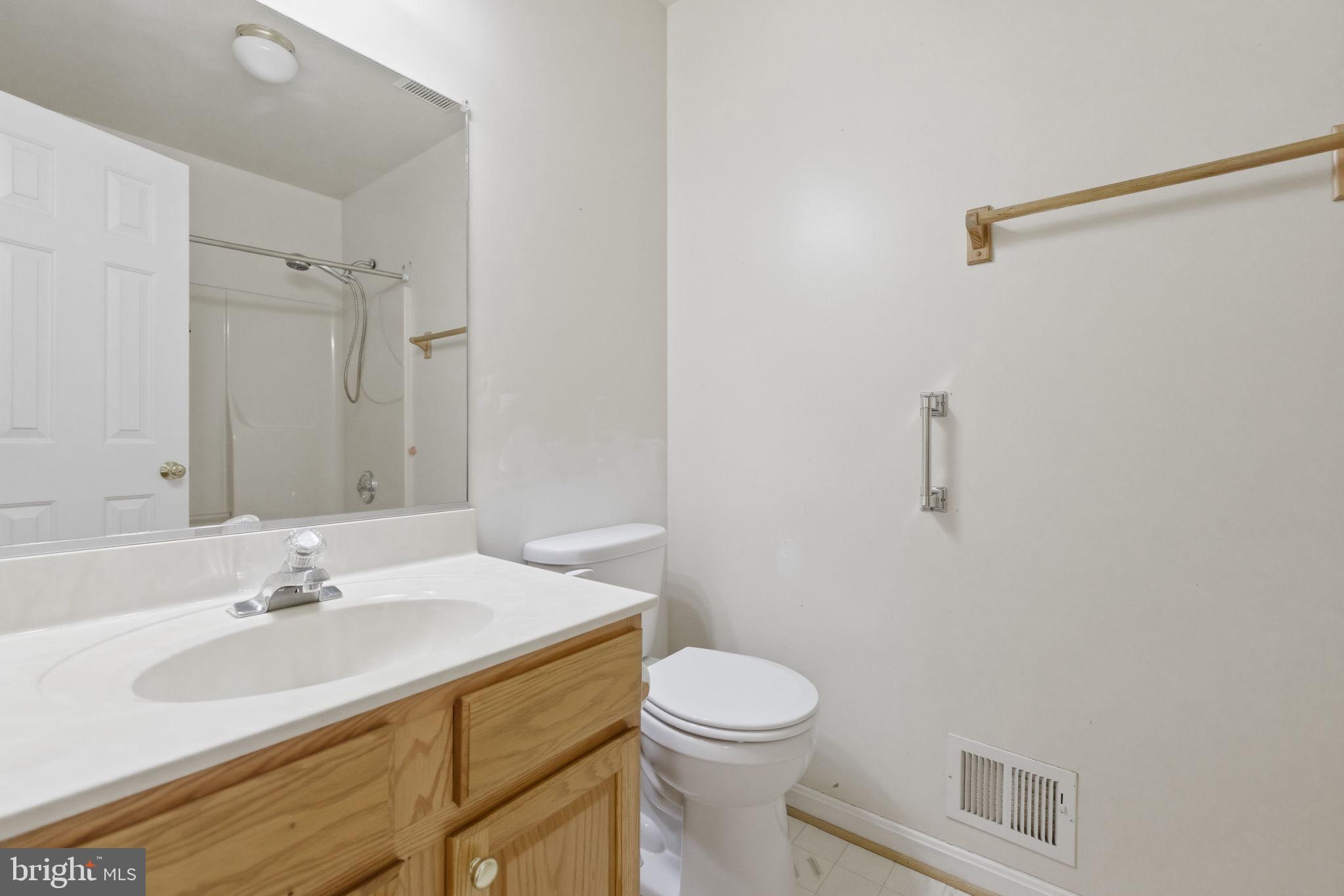 4004 Indian Run Road Amissville, VA 20106 - Photo 18 of 52 Full Hall Bath